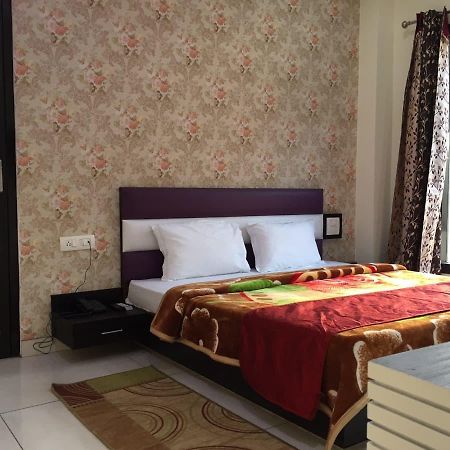 Oyo 30415 Hotel White City Anandpur  Eksteriør billede